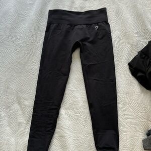 Black Gymshark workout leggings